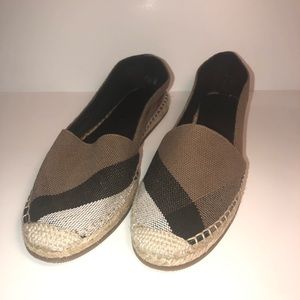 Women’s Burberry flats